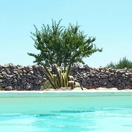 Agave With Pool فيلة أوستوني