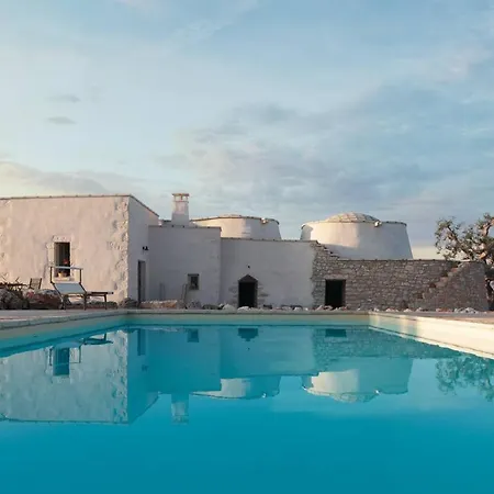 Agave With Pool فيلة أوستوني